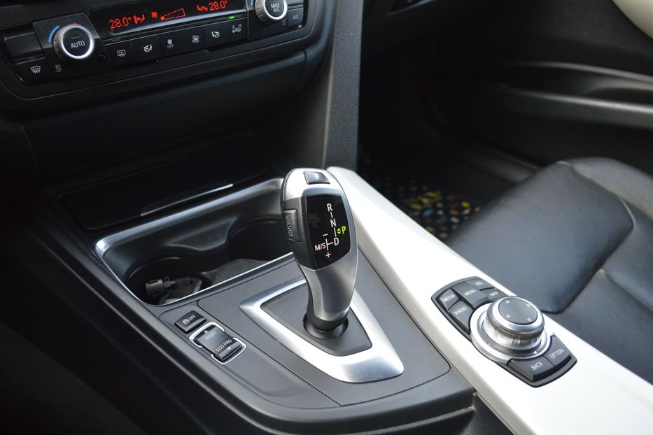 Продам BMW 318 2013 года в Одессе