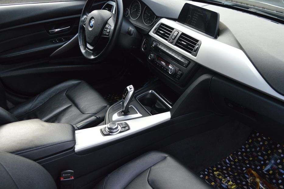 Продам BMW 318 2013 года в Одессе