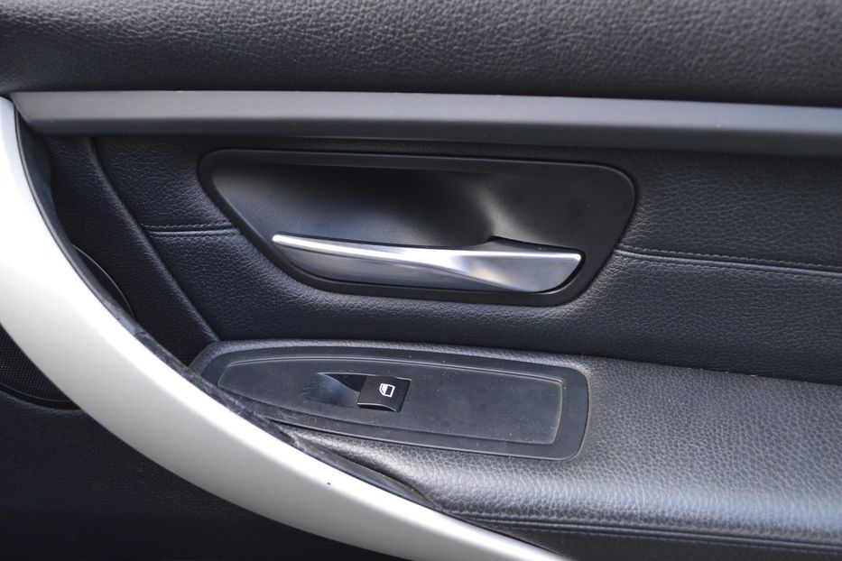 Продам BMW 318 2013 года в Одессе