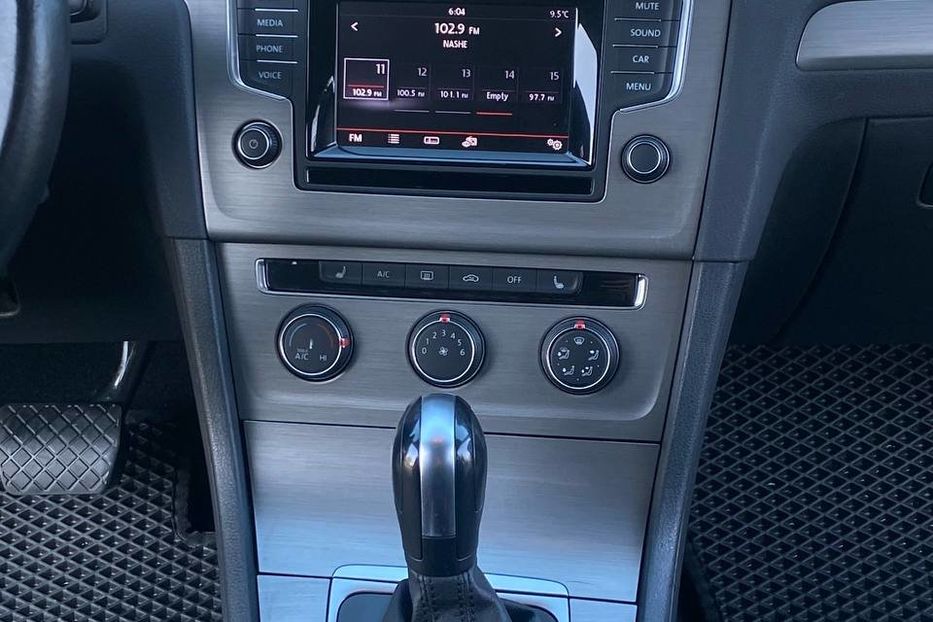 Продам Volkswagen Golf VII 2015 года в Днепре