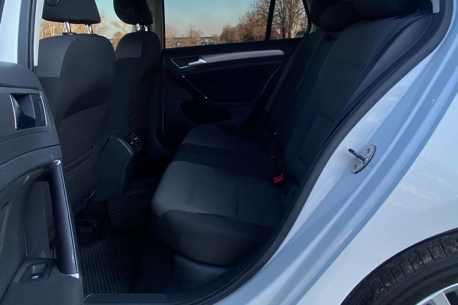 Продам Volkswagen Golf VII 2015 года в Днепре