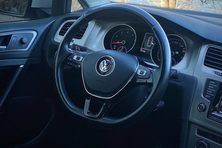 Продам Volkswagen Golf VII 2015 года в Днепре