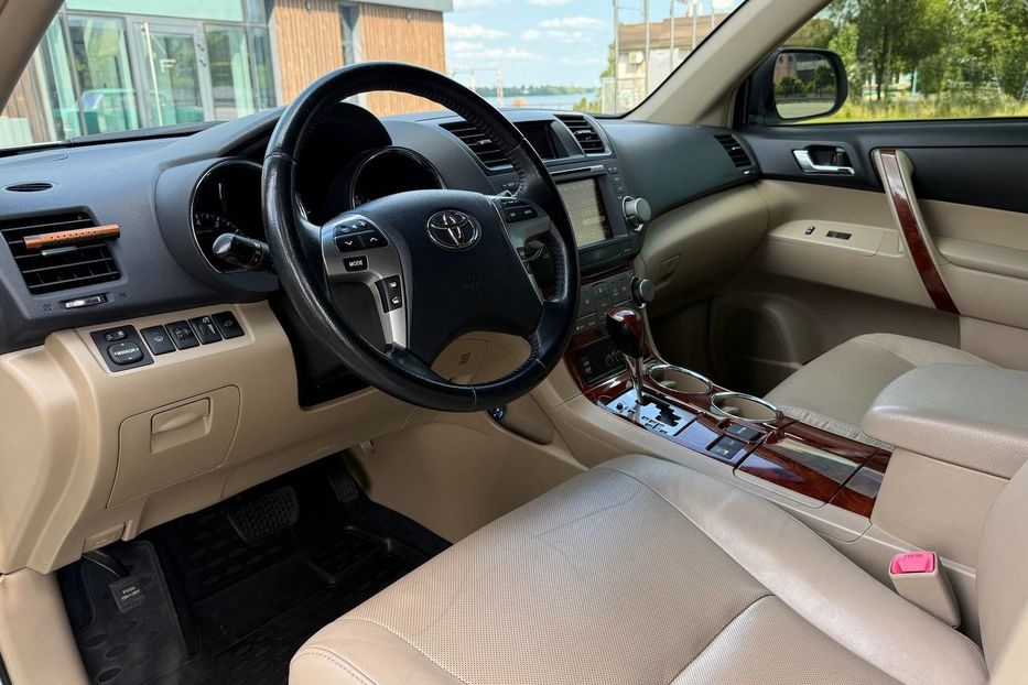 Продам Toyota Highlander 2013 года в Днепре