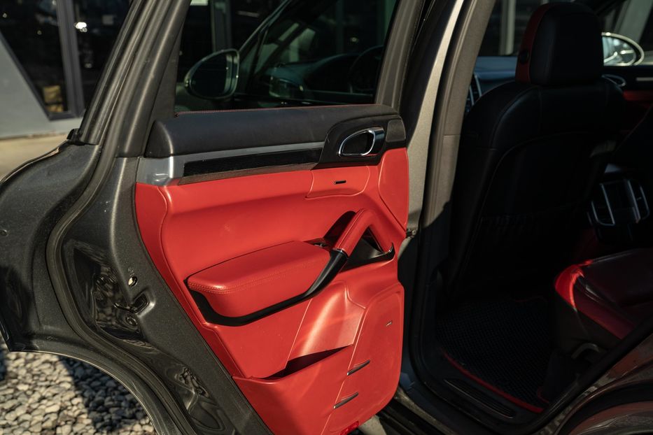 Продам Porsche Cayenne 2015 года в Черновцах