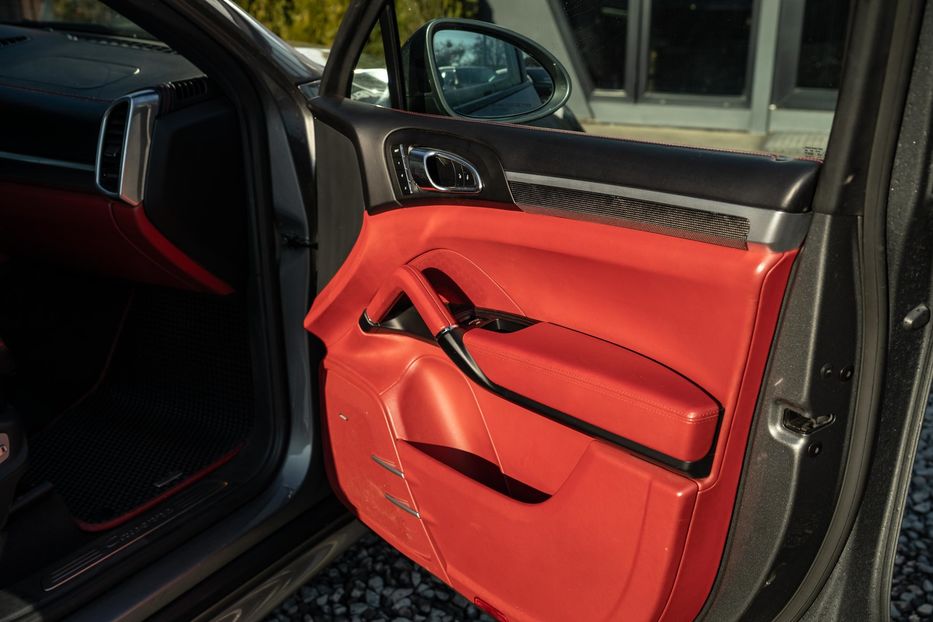 Продам Porsche Cayenne 2015 года в Черновцах