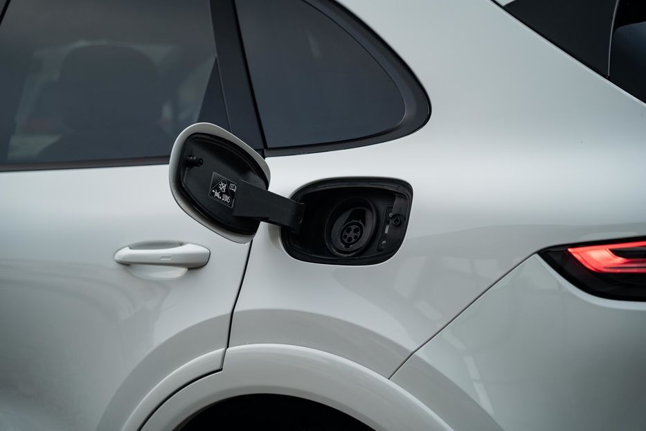 Продам Porsche Cayenne E-Hybrid PHEV 2019 года в Черновцах