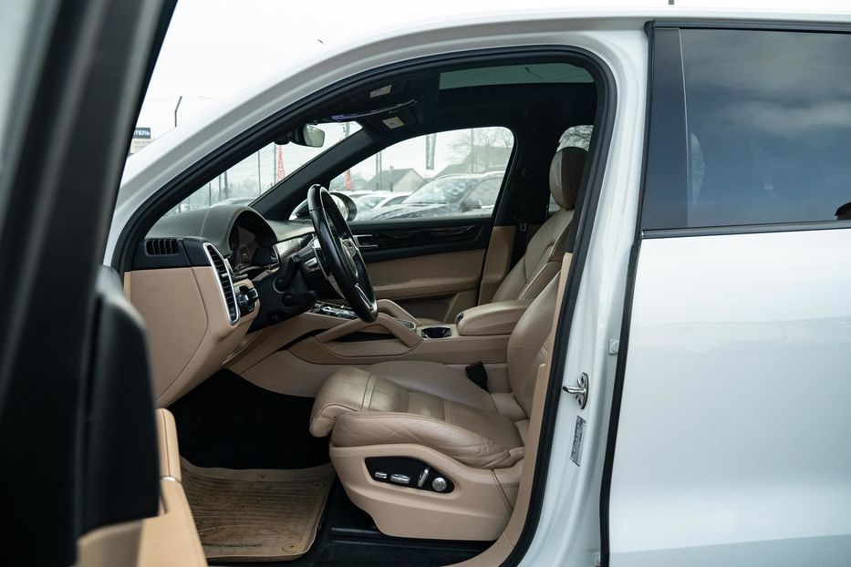 Продам Porsche Cayenne E-Hybrid PHEV 2019 года в Черновцах