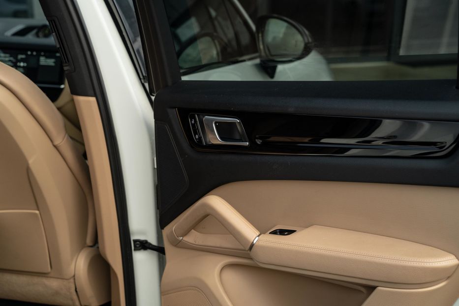 Продам Porsche Cayenne E-Hybrid PHEV 2019 года в Черновцах