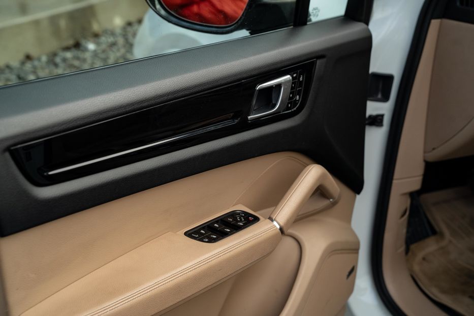 Продам Porsche Cayenne E-Hybrid PHEV 2019 года в Черновцах