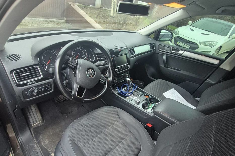Продам Volkswagen Touareg 2011 года в Киеве