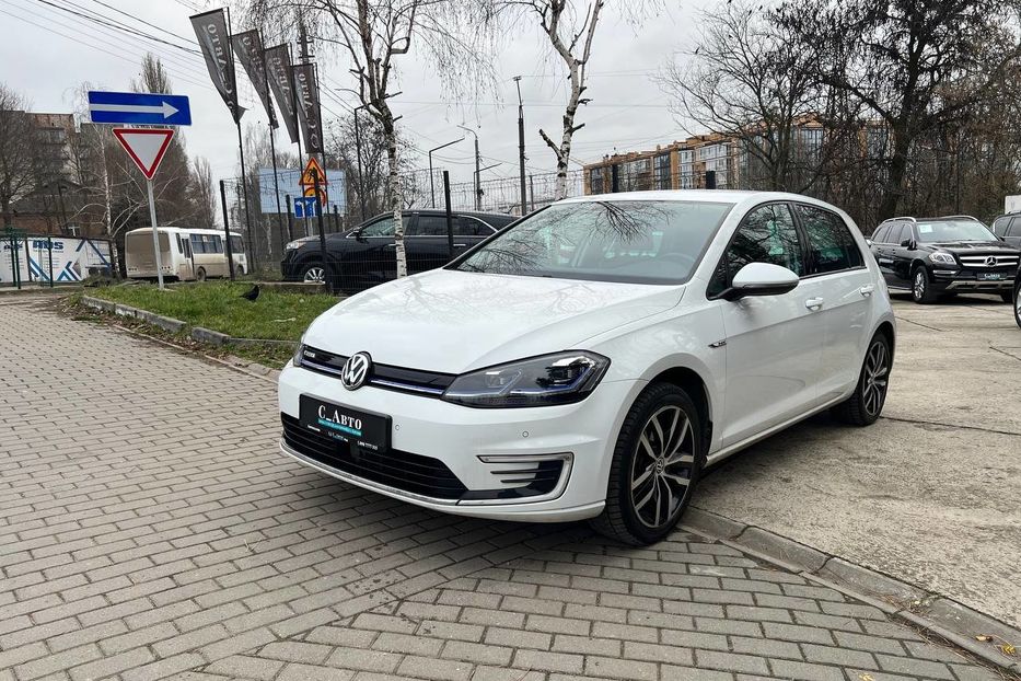Продам Volkswagen e-Golf 2020 года в Черновцах