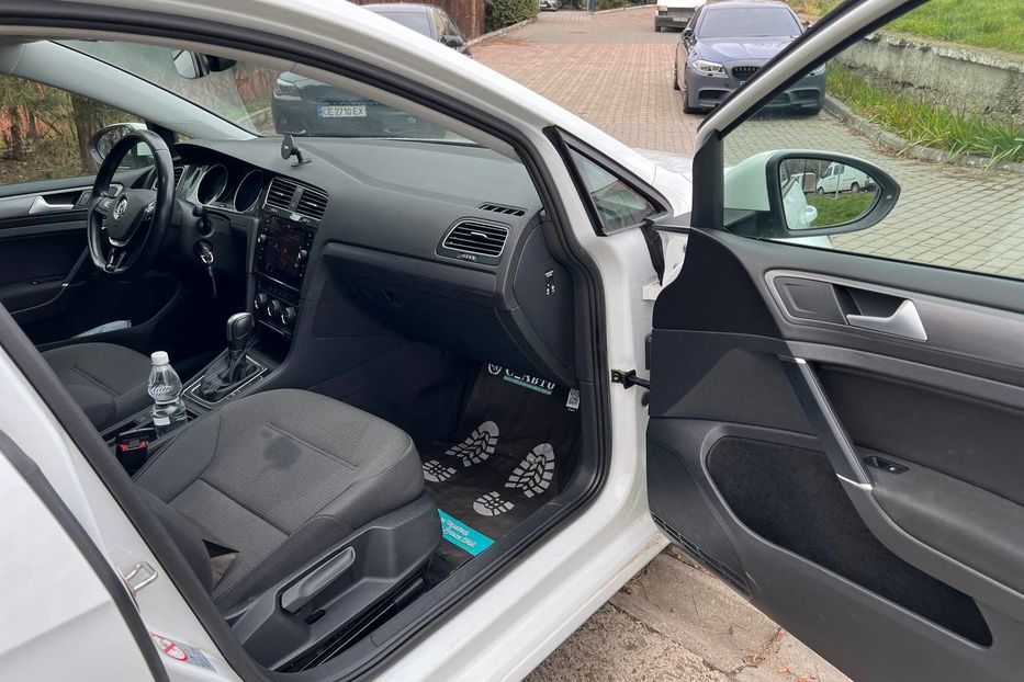 Продам Volkswagen e-Golf 2020 года в Черновцах