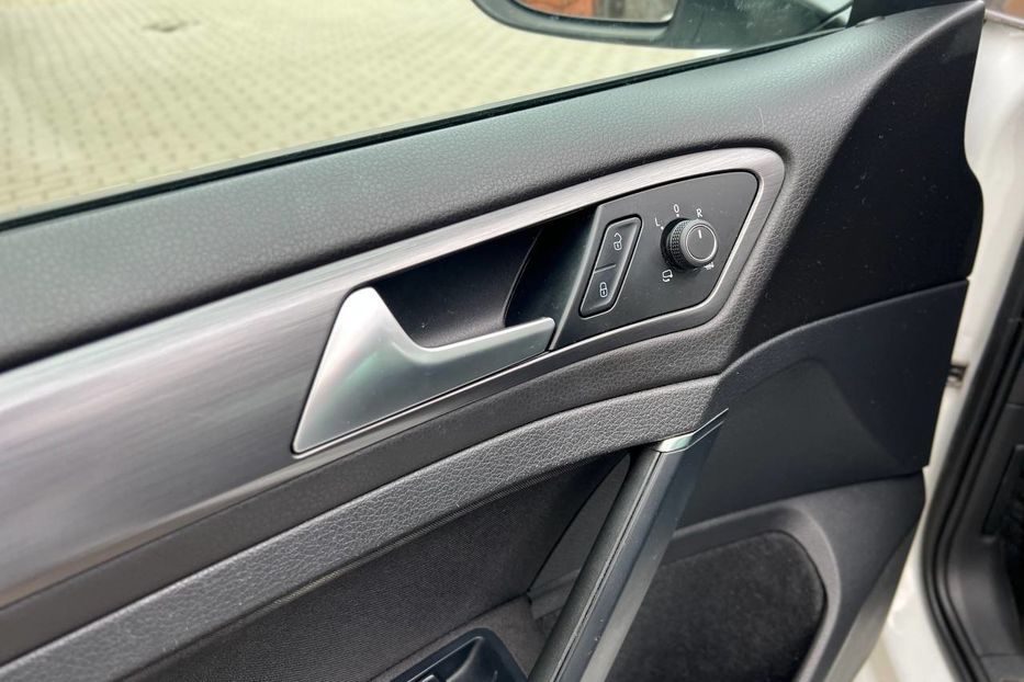 Продам Volkswagen e-Golf 2020 года в Черновцах