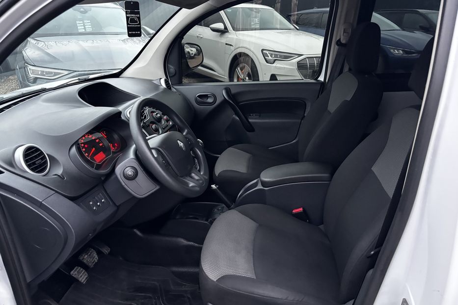 Продам Renault Kangoo пасс. 2020 года в Львове