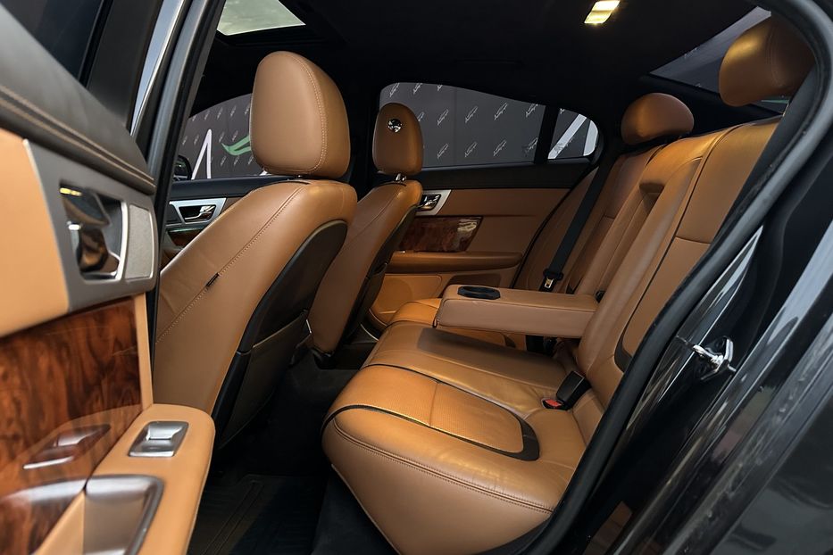 Продам Jaguar XF V6 AWD  2014 года в Киеве