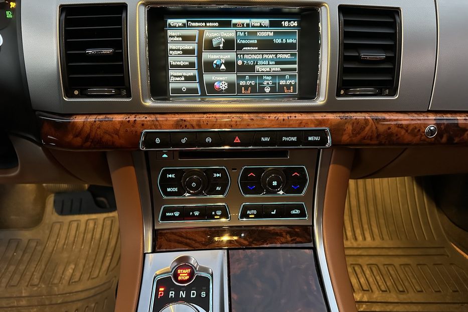 Продам Jaguar XF V6 AWD  2014 года в Киеве