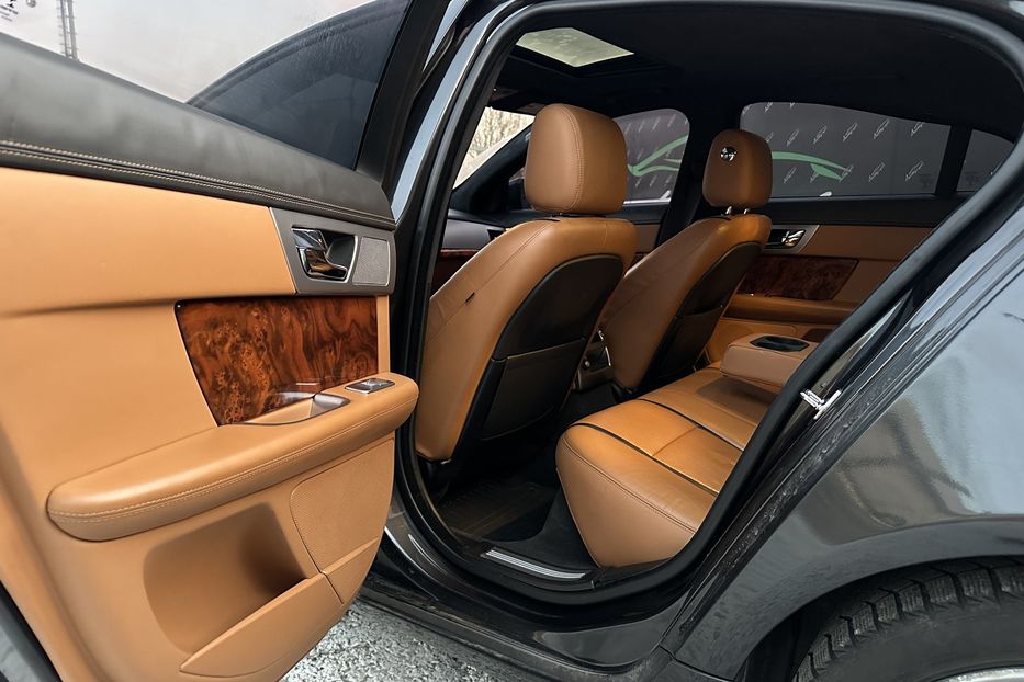 Продам Jaguar XF V6 AWD  2014 года в Киеве