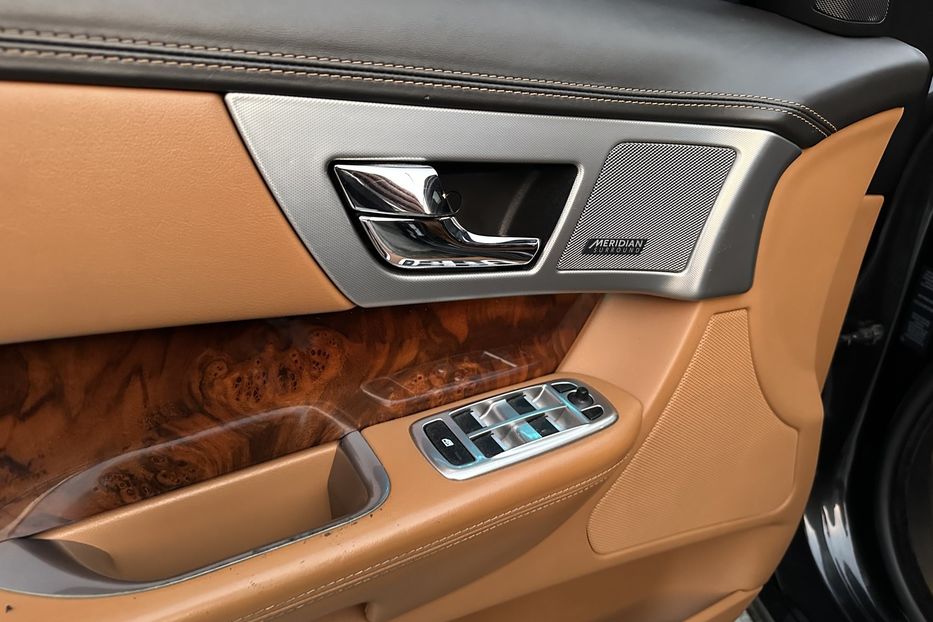 Продам Jaguar XF V6 AWD  2014 года в Киеве