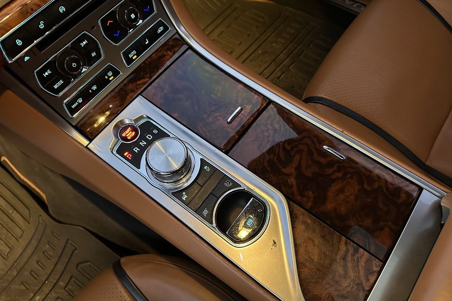 Продам Jaguar XF V6 AWD  2014 года в Киеве