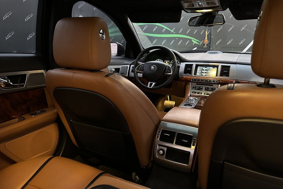 Продам Jaguar XF V6 AWD  2014 года в Киеве