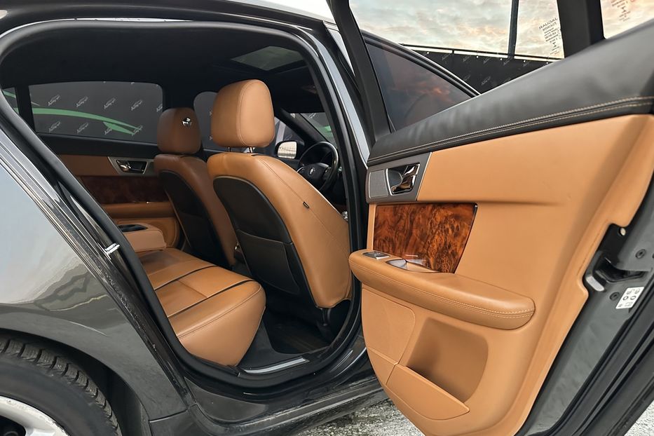 Продам Jaguar XF V6 AWD  2014 года в Киеве