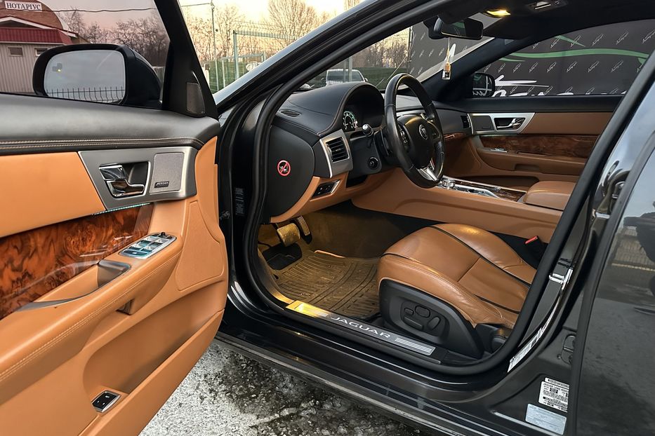 Продам Jaguar XF V6 AWD  2014 года в Киеве