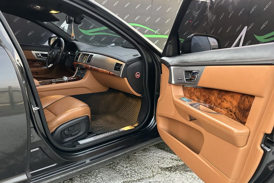 Продам Jaguar XF V6 AWD  2014 года в Киеве