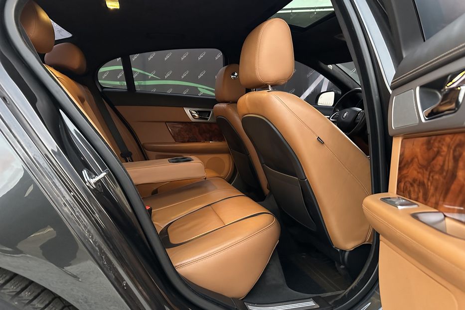 Продам Jaguar XF V6 AWD  2014 года в Киеве