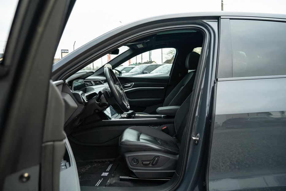 Продам Audi Q8 e-tron Sportback S-line 2023 года в Черновцах