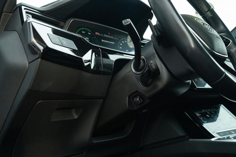 Продам Audi Q8 e-tron Sportback S-line 2023 года в Черновцах