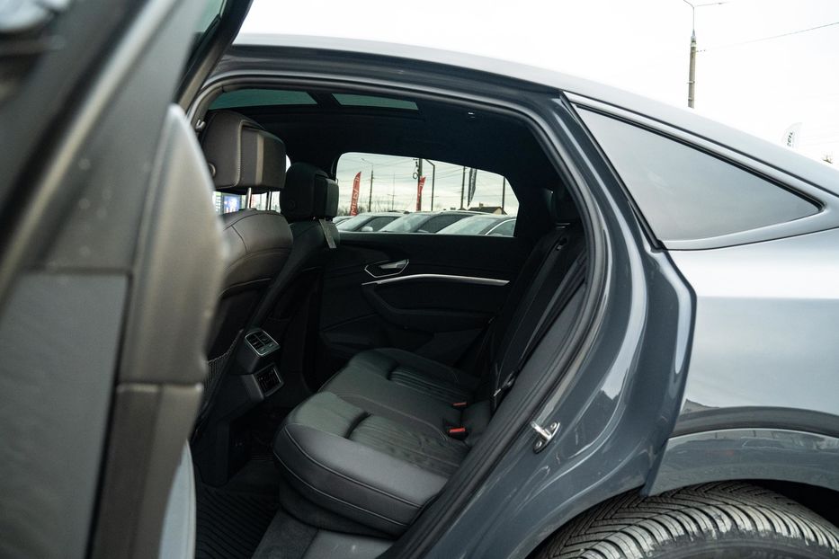 Продам Audi Q8 e-tron Sportback S-line 2023 года в Черновцах