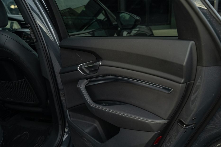 Продам Audi Q8 e-tron Sportback S-line 2023 года в Черновцах