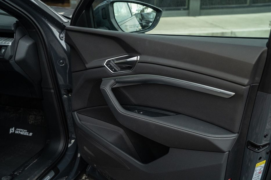 Продам Audi Q8 e-tron Sportback S-line 2023 года в Черновцах