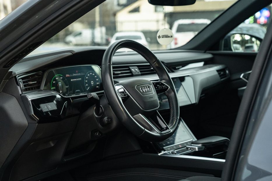 Продам Audi Q8 e-tron Sportback S-line 2023 года в Черновцах