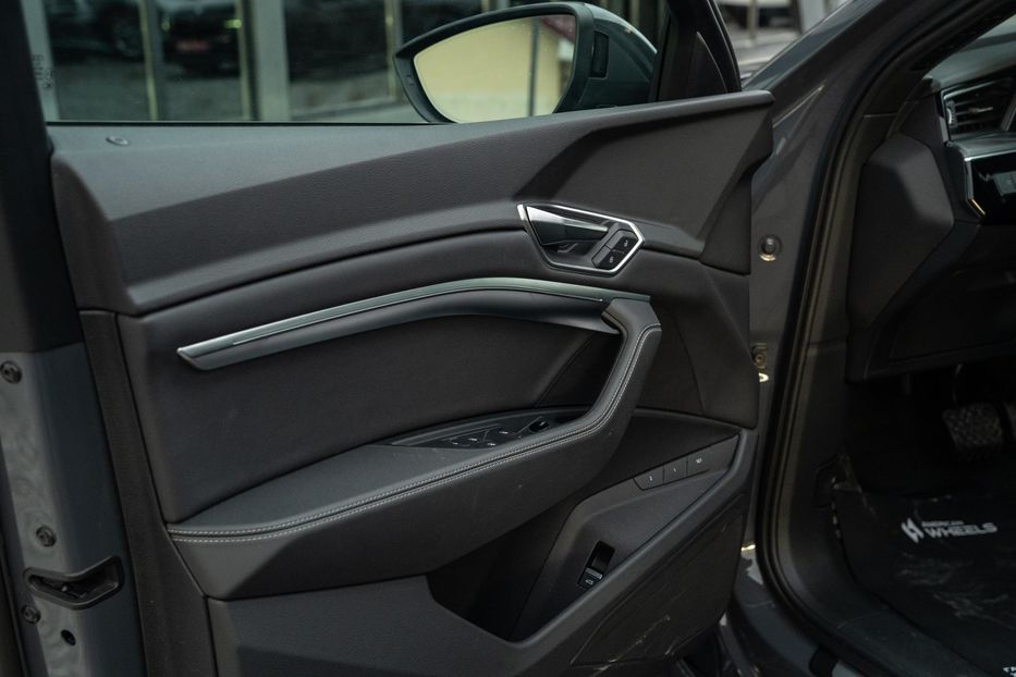 Продам Audi Q8 e-tron Sportback S-line 2023 года в Черновцах