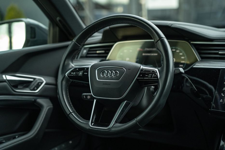 Продам Audi Q8 e-tron Sportback S-line 2023 года в Черновцах