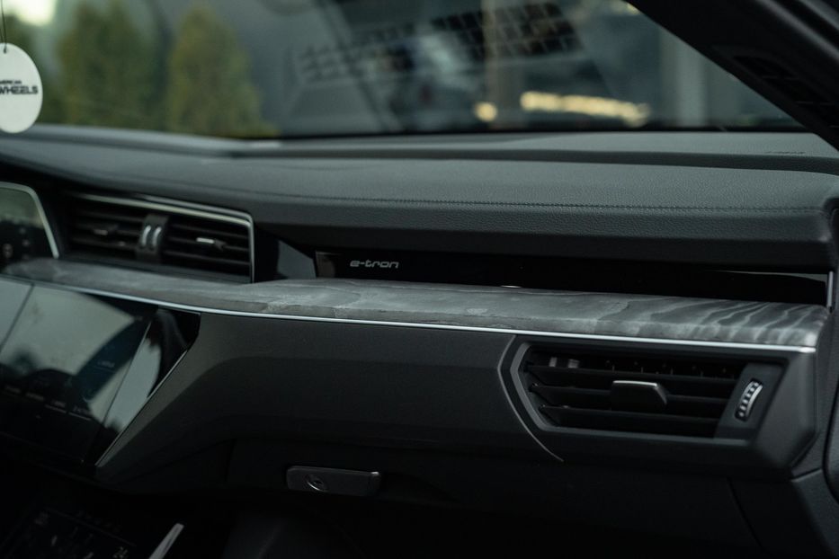 Продам Audi Q8 e-tron Sportback S-line 2023 года в Черновцах