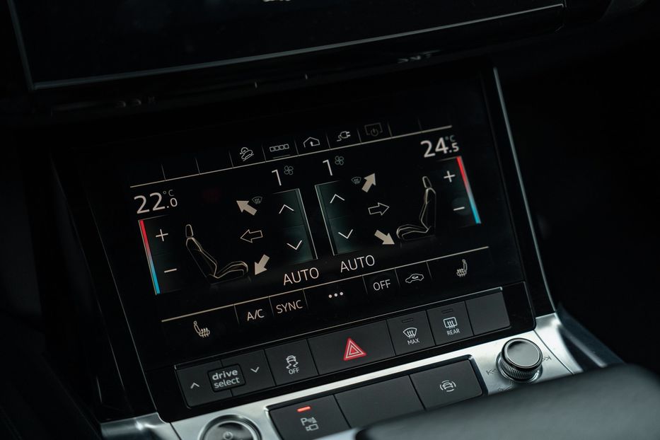 Продам Audi Q8 e-tron Sportback S-line 2023 года в Черновцах