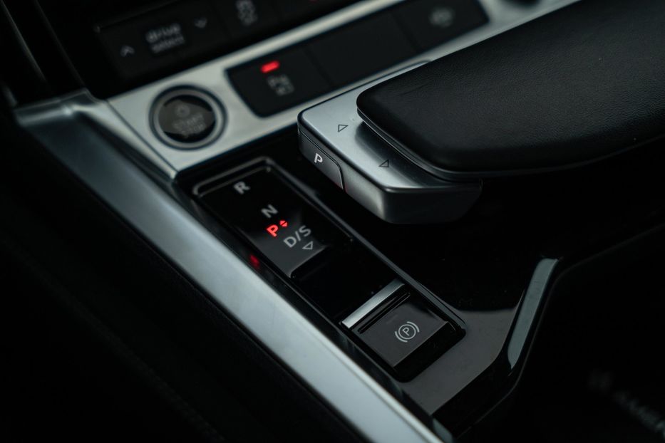 Продам Audi Q8 e-tron Sportback S-line 2023 года в Черновцах