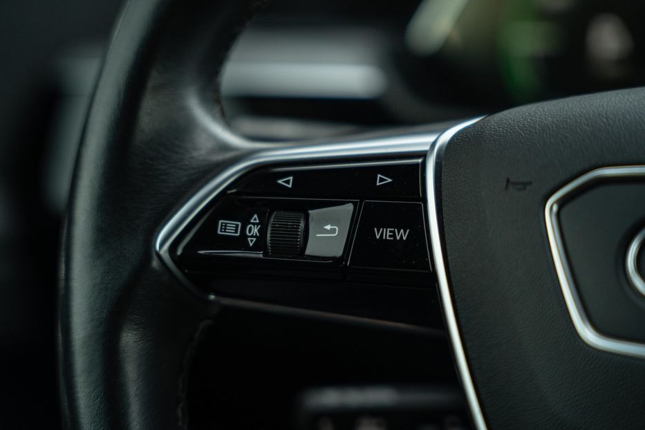 Продам Audi Q8 e-tron Sportback S-line 2023 года в Черновцах