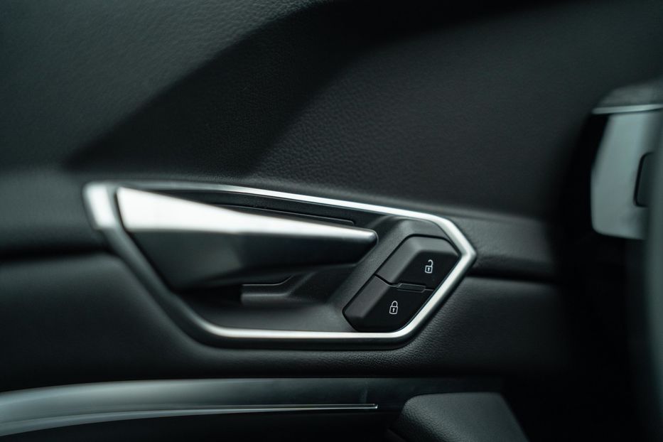 Продам Audi Q8 e-tron Sportback S-line 2023 года в Черновцах