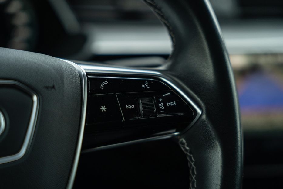 Продам Audi Q8 e-tron Sportback S-line 2023 года в Черновцах