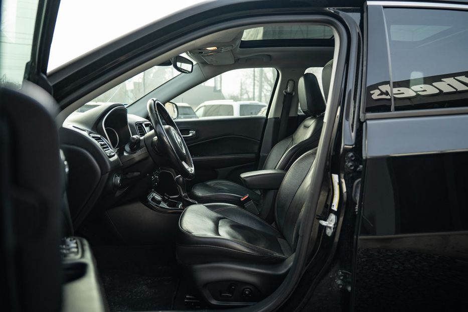 Продам Jeep Compass Limited 4x4 2018 года в Черновцах