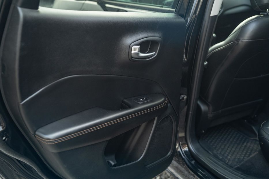 Продам Jeep Compass Limited 4x4 2018 года в Черновцах