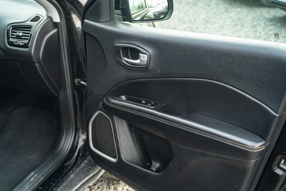 Продам Jeep Compass Limited 4x4 2018 года в Черновцах