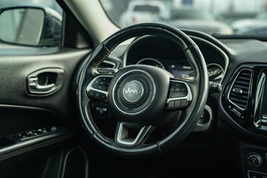 Продам Jeep Compass Limited 4x4 2018 года в Черновцах