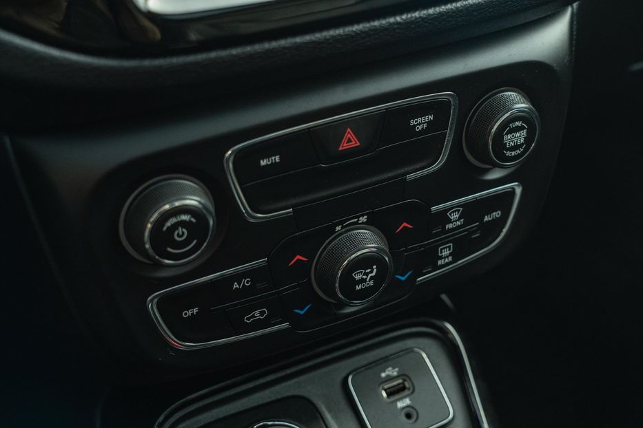 Продам Jeep Compass Limited 4x4 2018 года в Черновцах