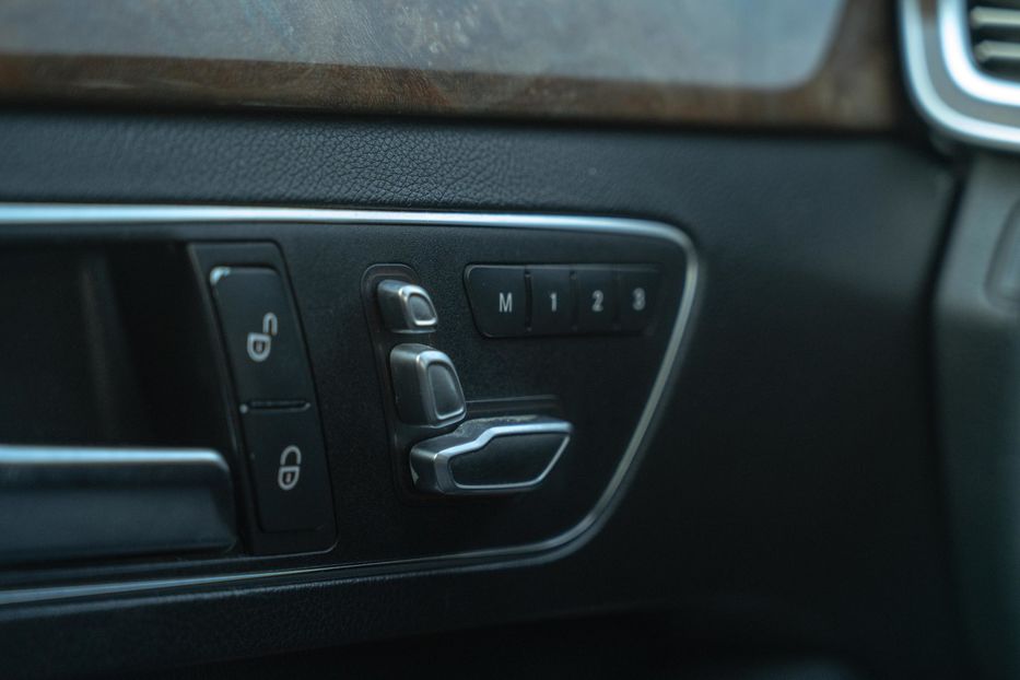 Продам Mercedes-Benz E-Class 350 4Matic 2014 года в Черновцах