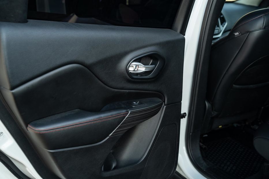 Продам Jeep Cherokee Trailhawk 2015 года в Черновцах