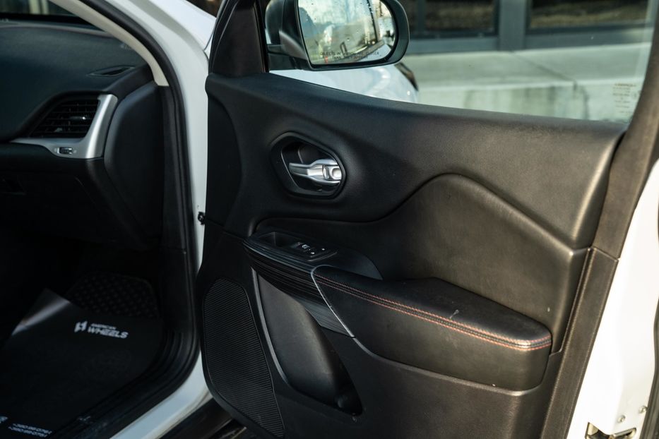 Продам Jeep Cherokee Trailhawk 2015 года в Черновцах